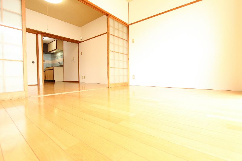 �y���ԁE���r���O�z�@