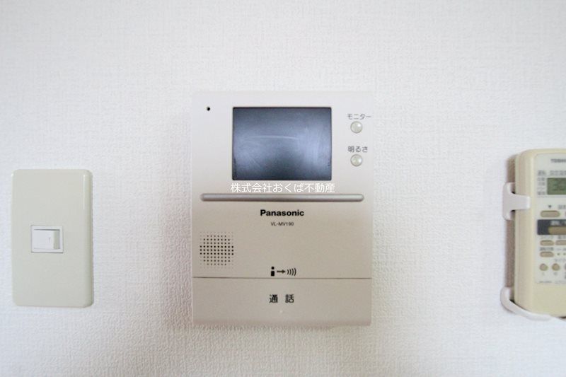 �y�Z�L�����e�B�z�@