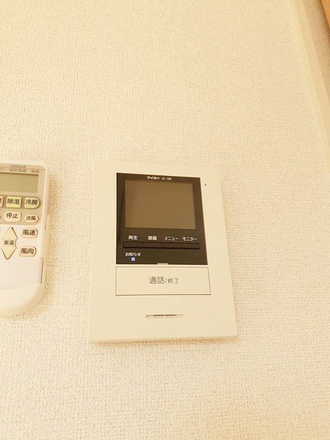 �y�Z�L�����e�B�z�@