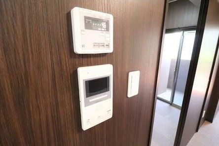 �y�Z�L�����e�B�z�@