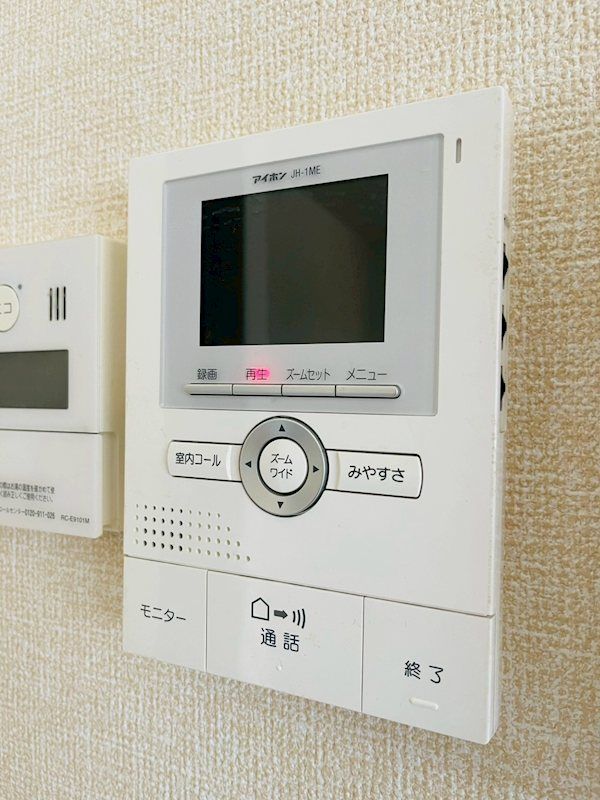 �y�Z�L�����e�B�z�@