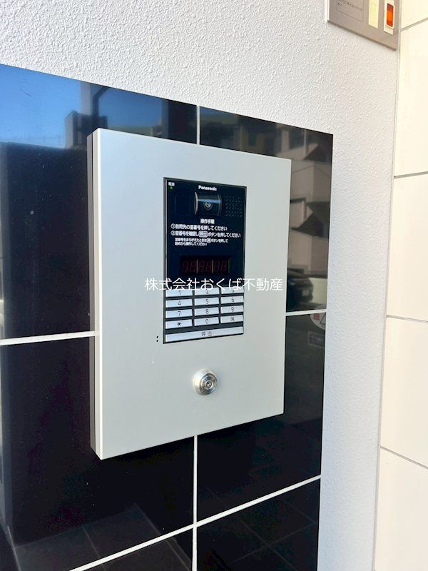 �y�Z�L�����e�B�z�@