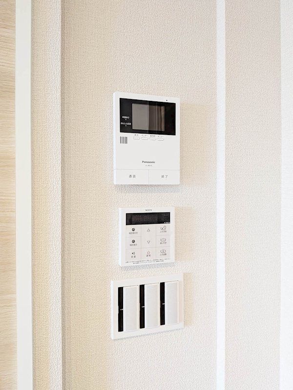 �y�Z�L�����e�B�z�@