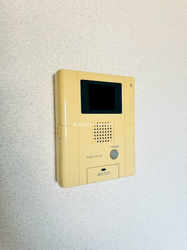 �y�Z�L�����e�B�z�@