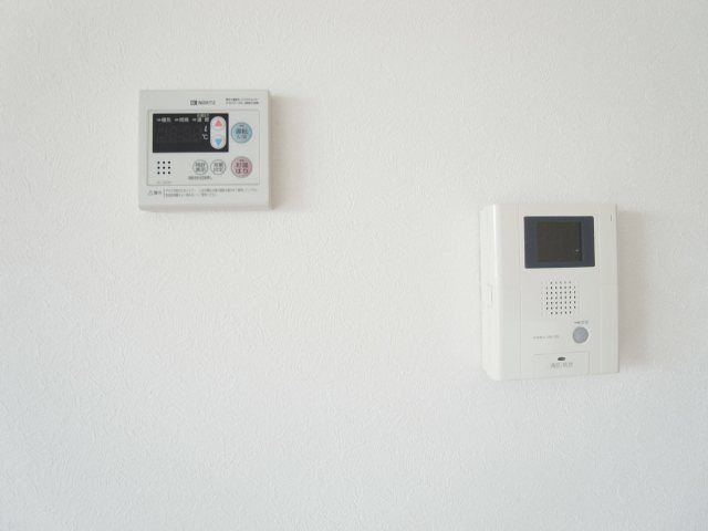 �y�Z�L�����e�B�z�@