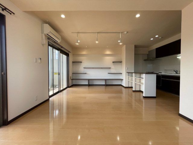 �y���ԁE���r���O�z�@