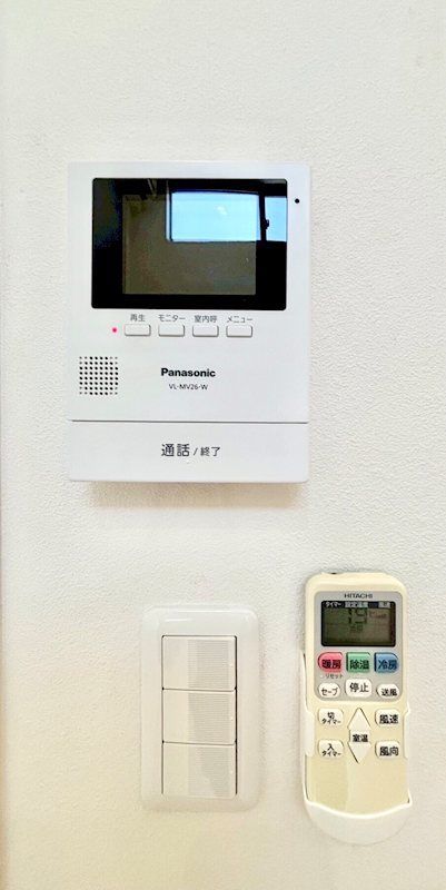 �y�Z�L�����e�B�z�@