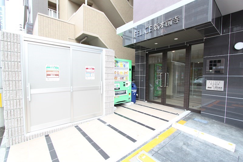 �y�G���g�����X�z�@