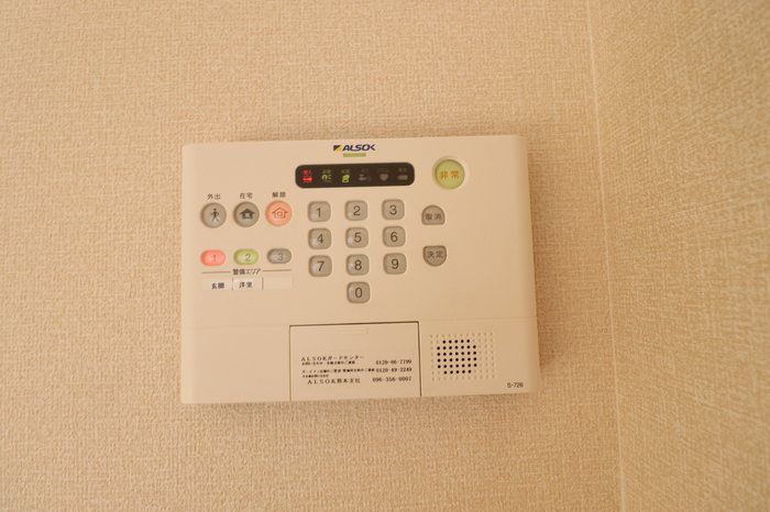 �y�Z�L�����e�B�z�@