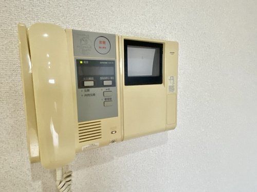 �y�Z�L�����e�B�z�@