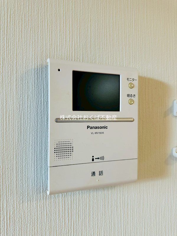 �y�Z�L�����e�B�z�@