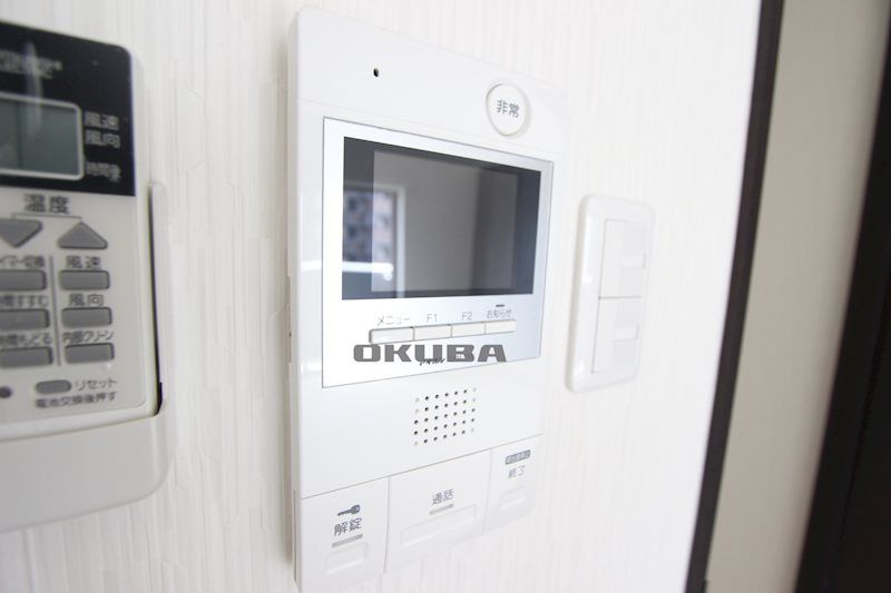 �y�Z�L�����e�B�z�@