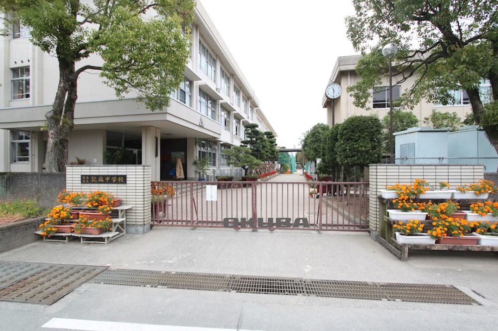 �y���Ӂz�@�F�{�s���������w�Z 93m