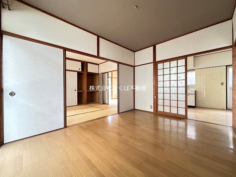 �y���ԁE���r���O�z�@