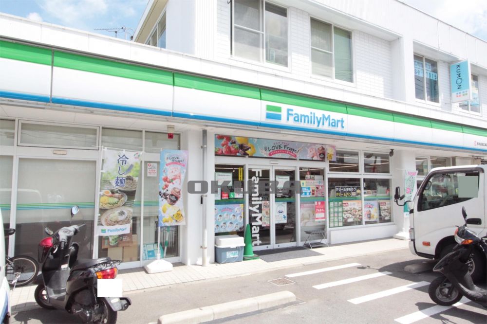 �y���Ӂz�@�t�@�~���[�}�[�g �F�{�v��L��X 404m