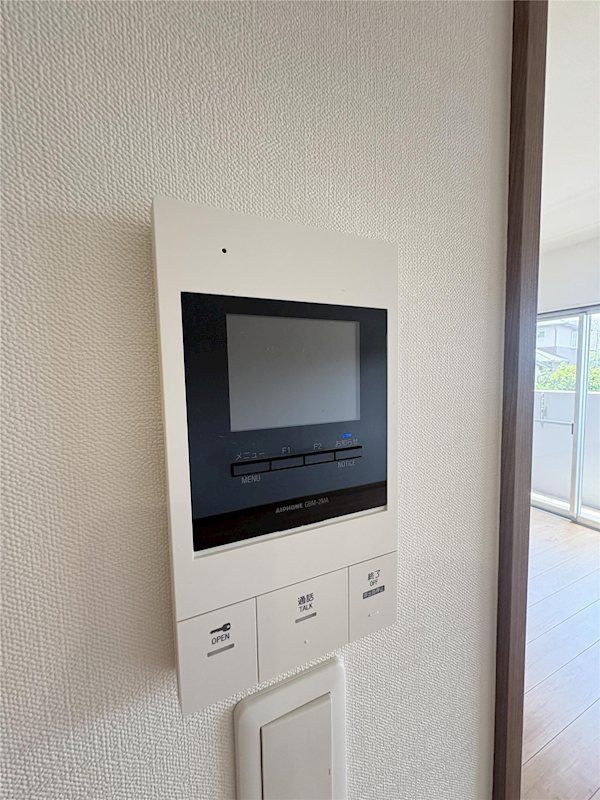 �y�Z�L�����e�B�z�@