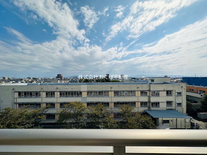 �y���]�z�@