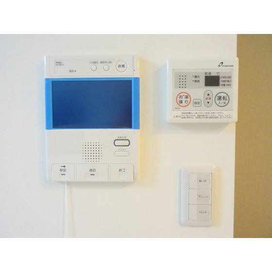 �y�Z�L�����e�B�z�@