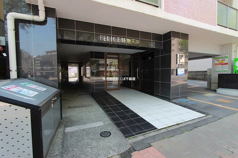 �y�G���g�����X�z�@