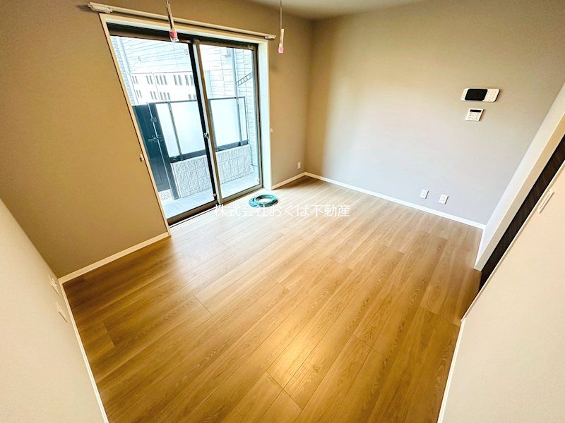 �y���ԁE���r���O�z�@