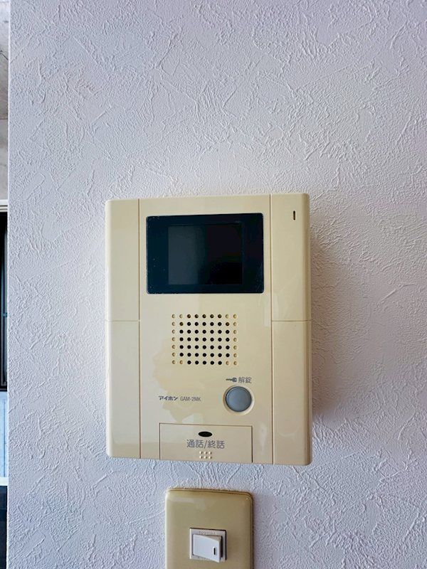 �y�Z�L�����e�B�z�@