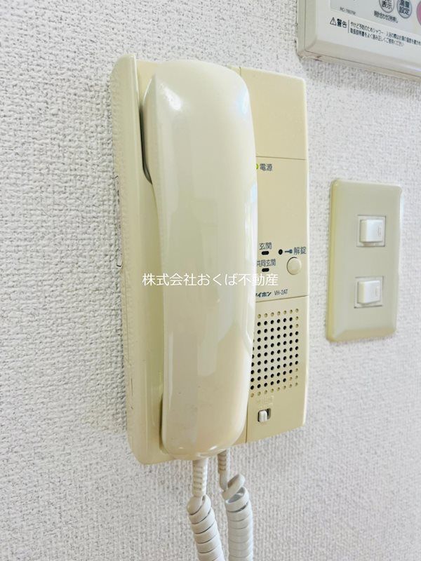 �y�Z�L�����e�B�z�@