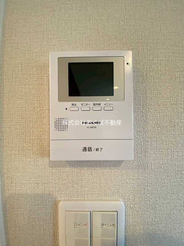 �y�Z�L�����e�B�z�@