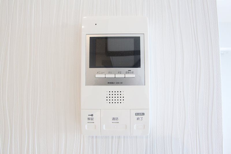 �y�Z�L�����e�B�z�@