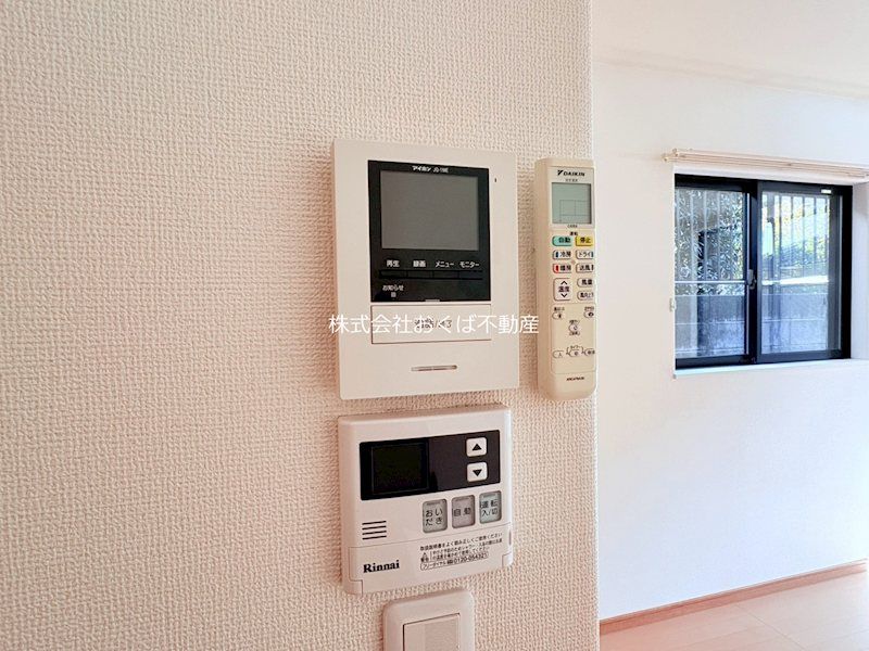 �y�Z�L�����e�B�z�@