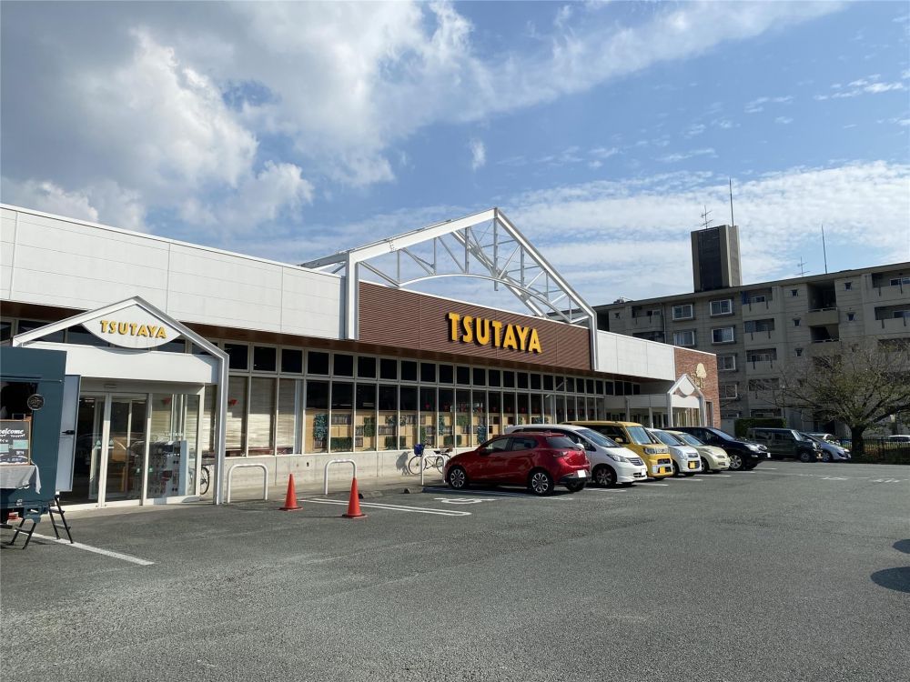 �y���Ӂz�@TSUTAYA �c��X 608m