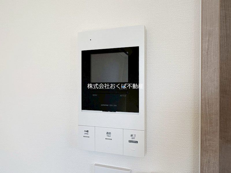 �y�Z�L�����e�B�z�@