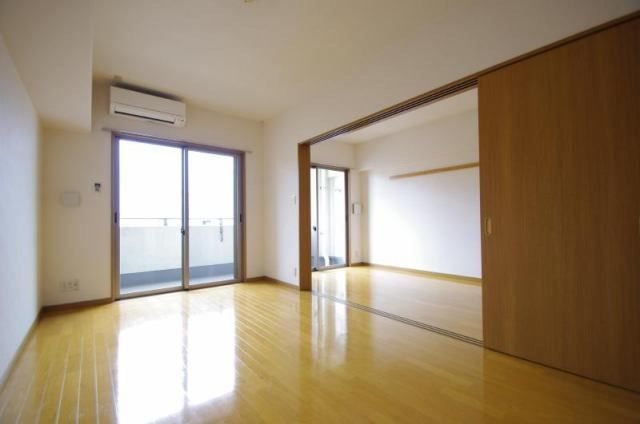 �y�����E���r���O�z�@